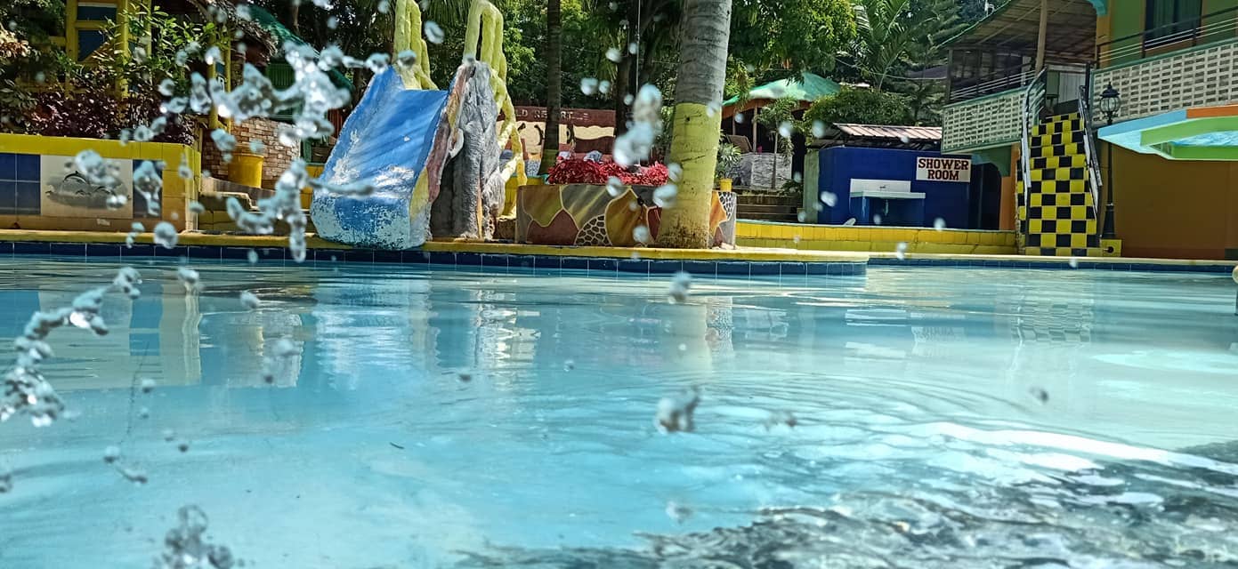 A well design and enclosed event venue for professional meetings ang presentation and for party too